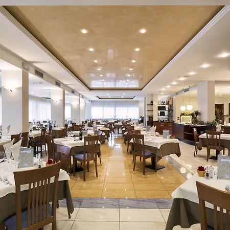 圣米歇尔酒店 4* 比比翁